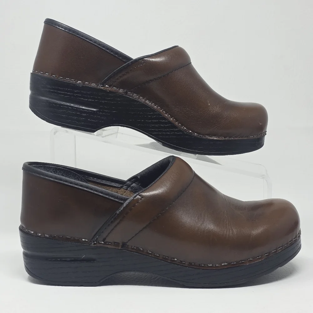 Dansko Women's Brown Leather Professional Clogs Size EU 48/7.5-8 US Pre-owned - Picture 2 of 10